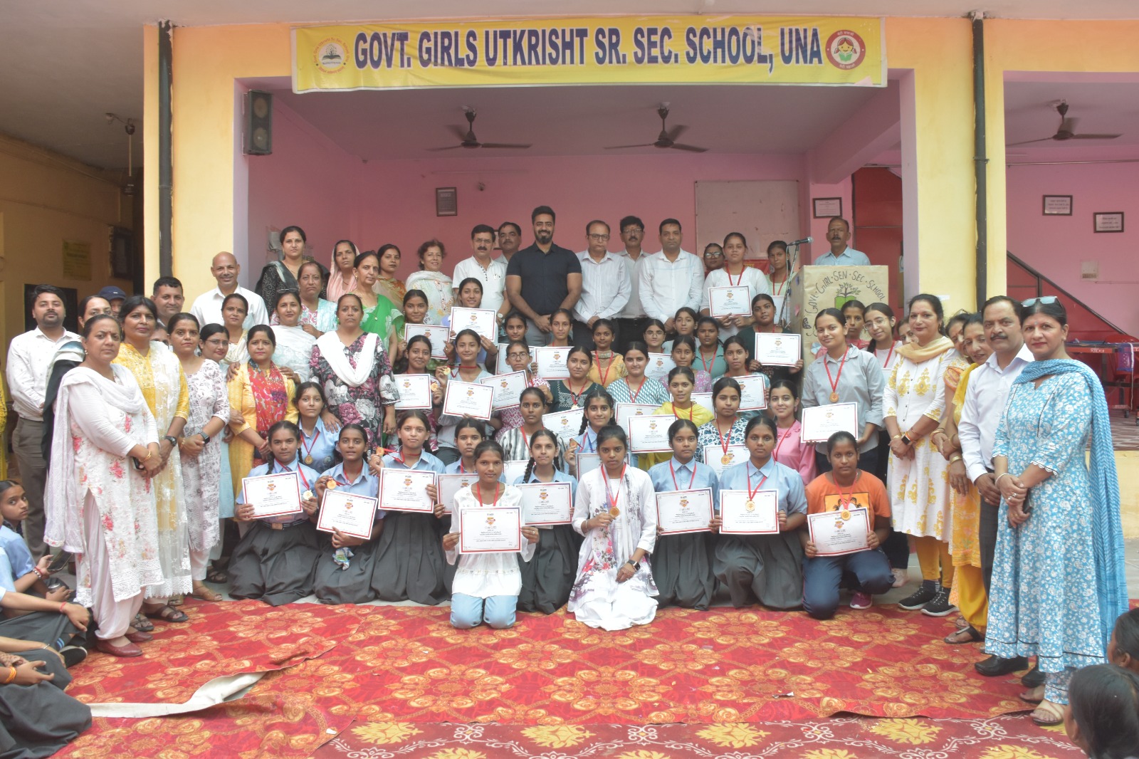Deputy Commissioner met the students at Government Girls School Una, honored 42 meritorious students.